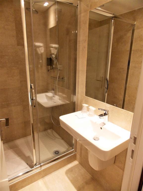 Hotel Excelsior Batignolles París