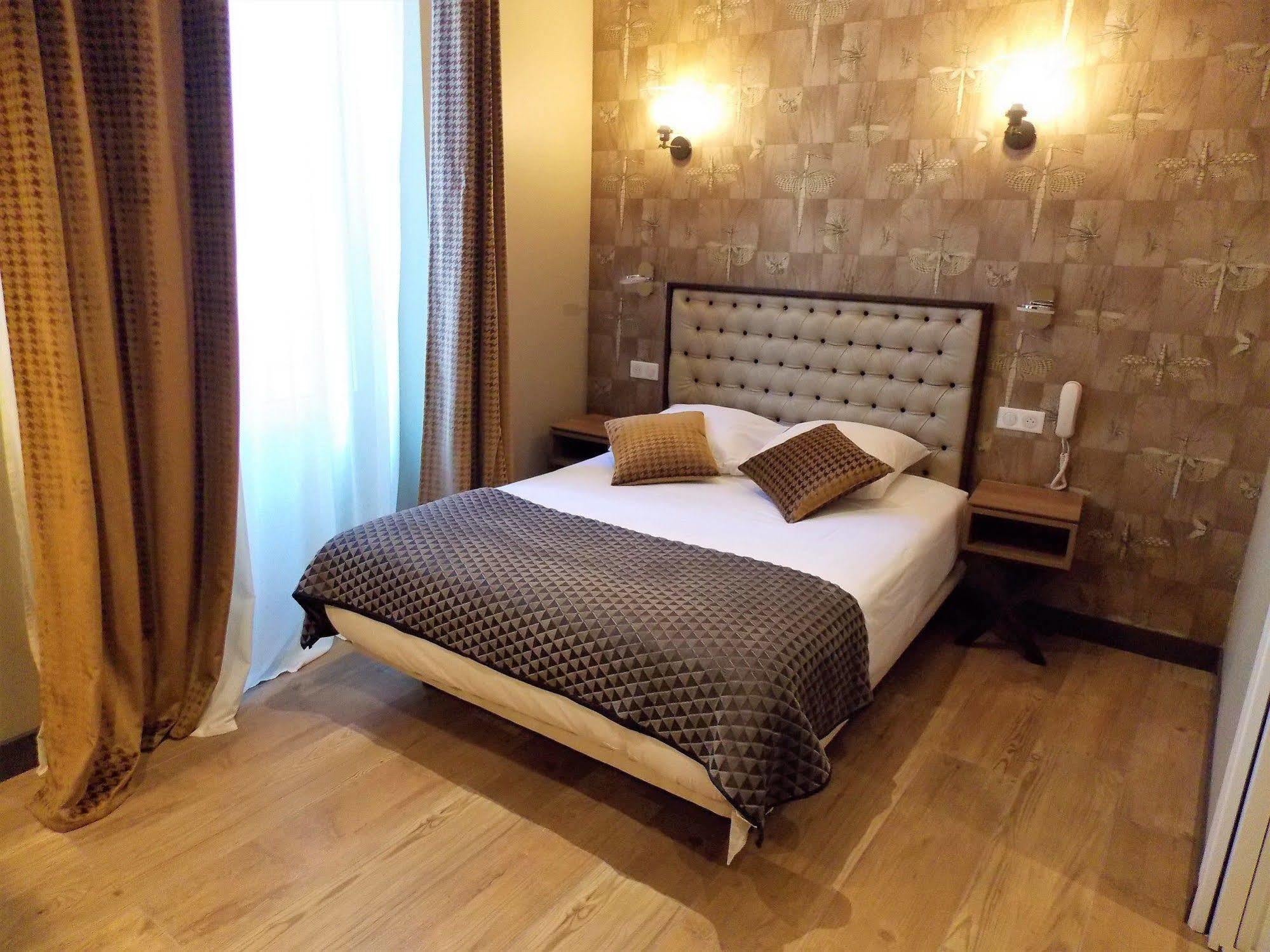 Excelsior Batignolles 3* París